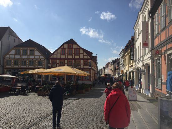 Auf dem Marktplatz in Waren