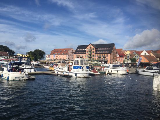 Schöner Morgen im Hafen, wir liegen bei den "Kleinen"