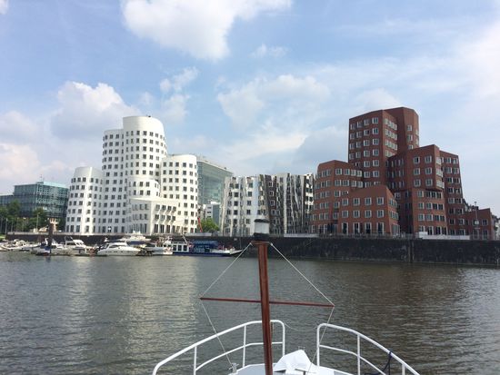 Einfahrt zur Marina Düsseldorf (ein Privathafen)