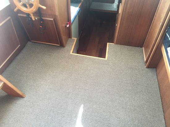 In Wirklichkeit ist der Boden ganz warm braun, ist leider nicht fotografierbar