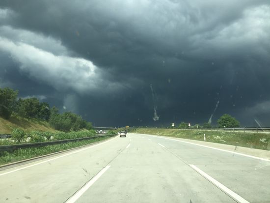 Schweres Gewitter im Anmarsch bzw. da fahr ich jetzt rein