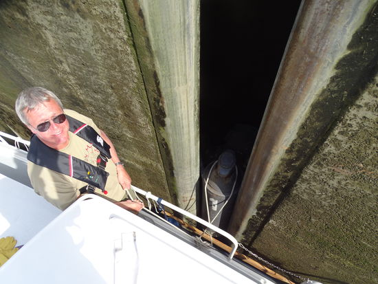 Schwimmpoller in der zweiten Schleuse