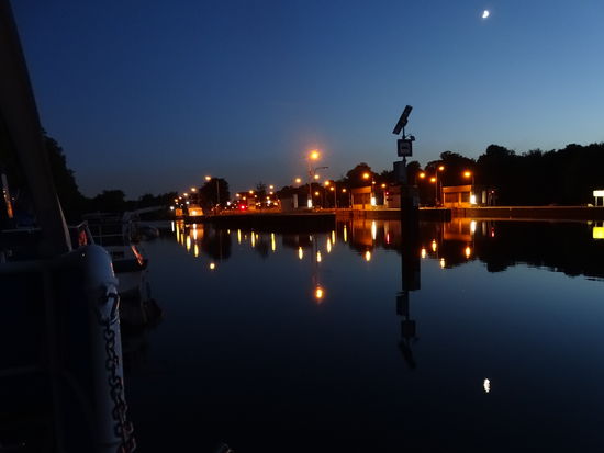 Nacht an der Schleuse