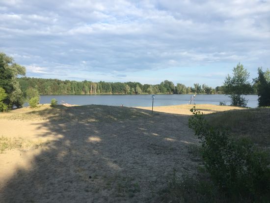 Sandstrand am Flughafensee