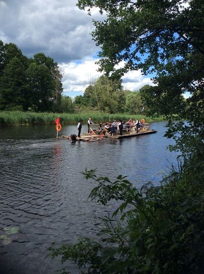 Floss mit Motor für Rundfahrten