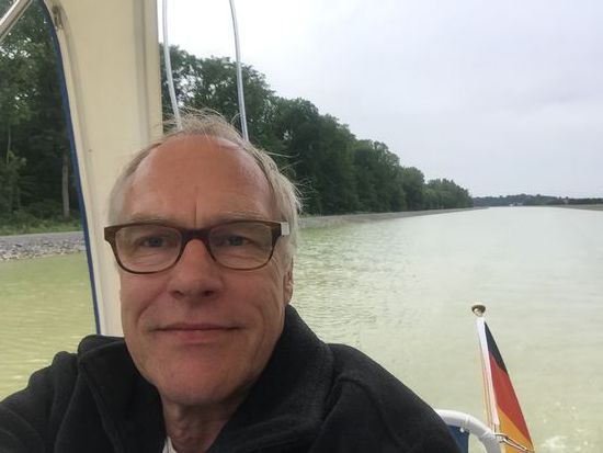 Auf dem Dortmund-Ems-Kanal, der grösstenteils schon gut ausgebaut ist (für grössere Schiffe)