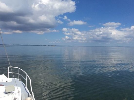 Der Bodden am Morgen: glatt wie ein Baggersee