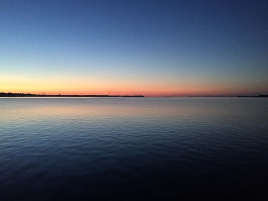 Ist immer noch hell (22:15) nach unserem 2. Besuch bei den Schiffsnachbarn aus dem Tegeler Hafen