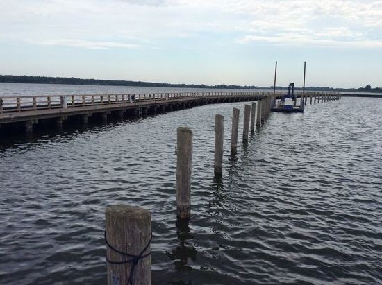 Der leere Wasserwanderrastplatz in Riebnitz