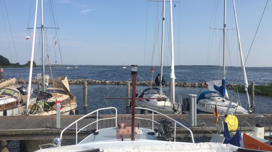 Schöner Blick vom Platz im Hafen