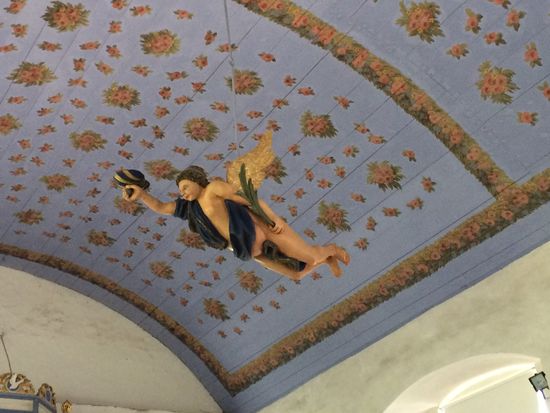 Schöne Holzdecke in der Kirche