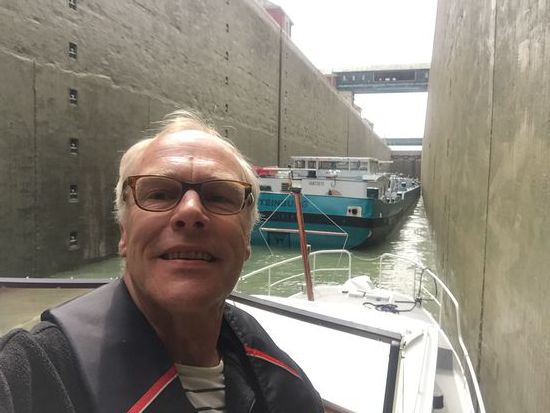 Allein in der  Schleuse Anderten, ging aber gut, keine Schwimmpoller!
