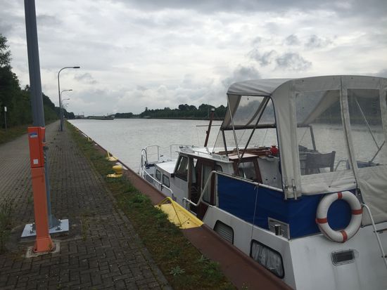 Warten an der Schleuse
