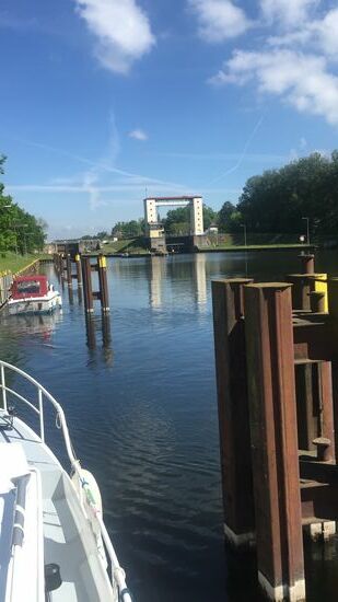 Die Anwärter auf die Schleusung in Warteposition