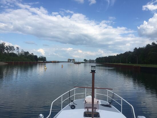 Hebewerk Niederfinow alt(rechts) und neu(Mitte) in Sicht - das neue soll Ende 2019 in Probebetrieb gehen