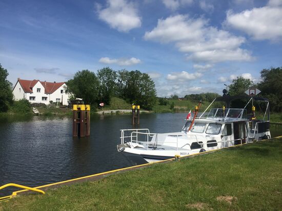 Warteplatz an der Schleuse Hohensaaten-Ost
