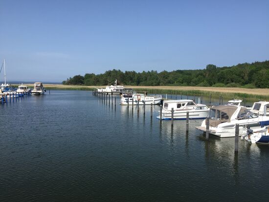 Im leeren Hafen von Ralswiek