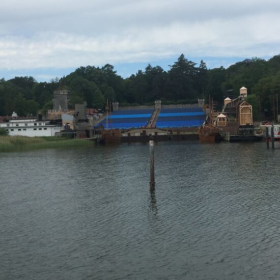 Bühne der Störtebeckerfestspiele von See aus