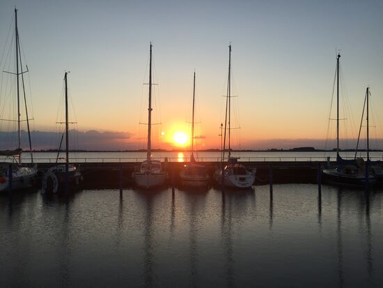 Sonnenuntergang vom Schiff aus gesehen