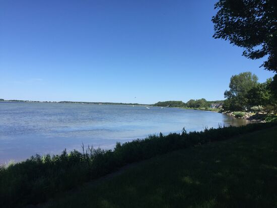 Das Surfrevier: man kann fast überall stehen und Wind hat es auch genug