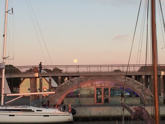 Mondaufgang 21:40.....