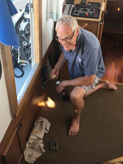 Und die Treppenhalterung muss wieder fixiert werden