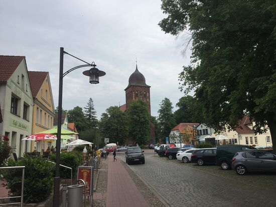 Gesamtansicht des Marktplatzes in Gingst