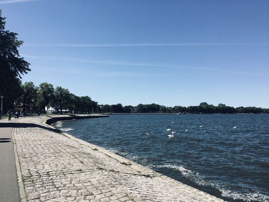 Anfang unseres Radweges am Ufer entlang