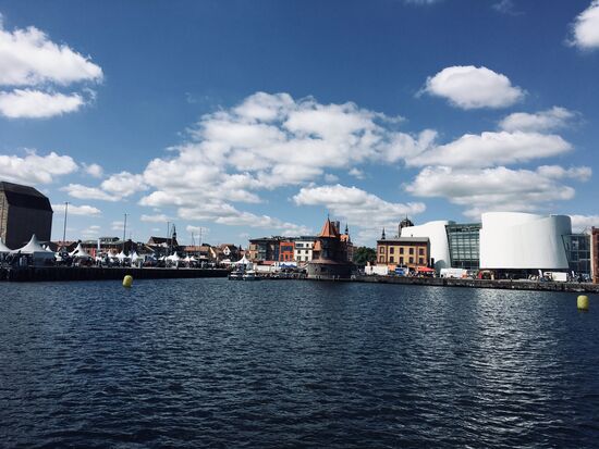 Heute ist eine irre Beleuchtung mit starken Farben, toll