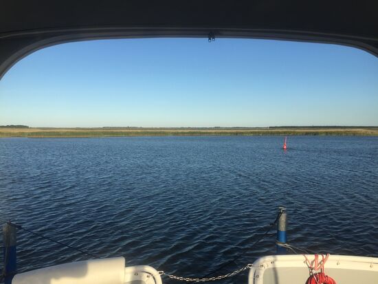 Abendblick vom Schiff auf die Insel Kirr