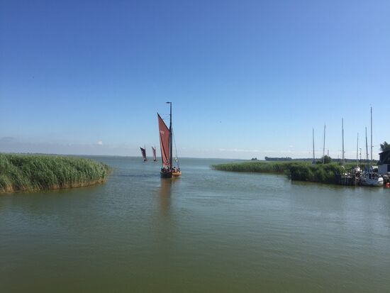 Die Zeestboote fahren mit den Touris raus....