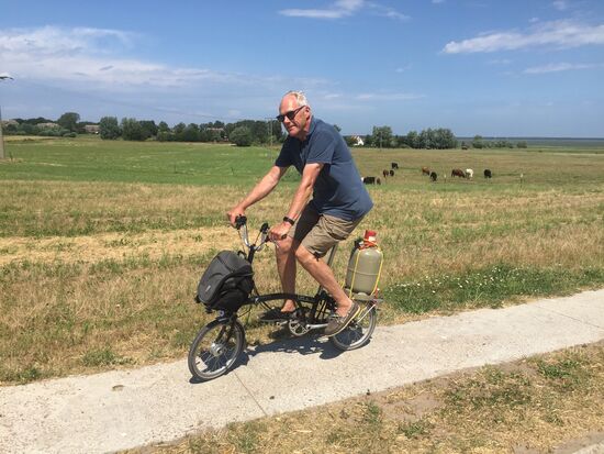 Rückfahrt mit voller Gasflasche, stehend transportiert!