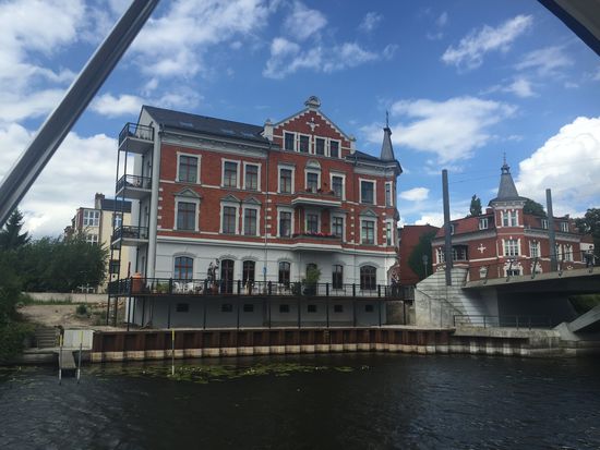 Manch toll renoviertes Haus liegt am Weg