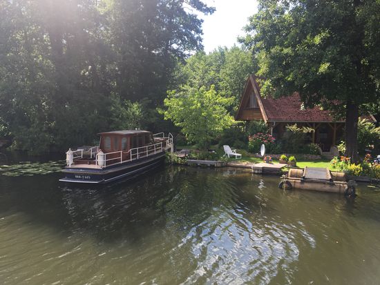 Hübsches Häuschen mit eigenem Boot