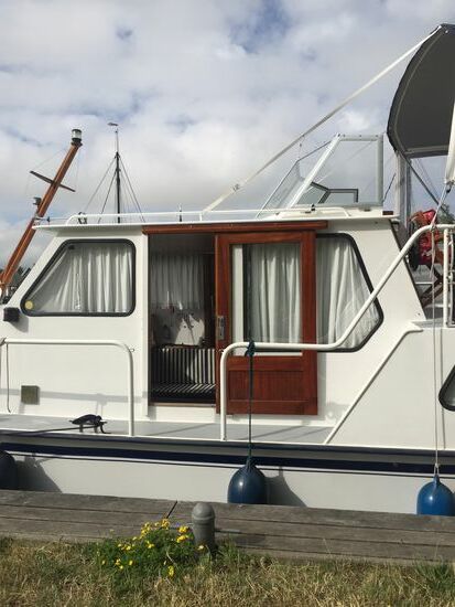 Wind war nachts weg, Wasser ist wieder da und wir sind jetzt 20cm über der Kante (das niedrigste war 25cm unter der Kante)