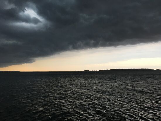 Hier oben im Norden sind die Wolken immer so einen scharfen Rand