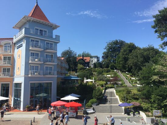 Kurhaus mit Kurpark gegenüber