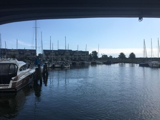 Blick zurück auf unseren Dalben-Liegeplatz am Stegende