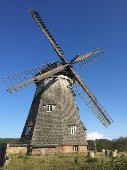 Holländerwindmühle auf dem Feiningerweg (Radweg führt einen zu den Punkten, an denen Feininger Werke entstanden sind)