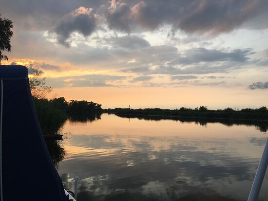 Sonnenuntergang am Schiff