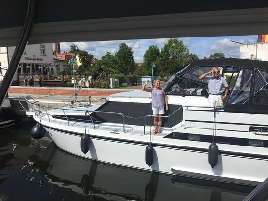 Melody grüsst anständig