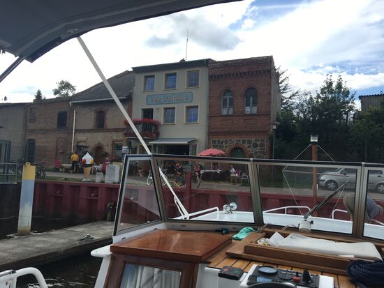 Liegeplatz an der Eisdiele