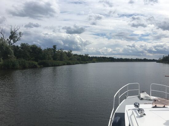Auf der Westoder - breit und auf Dauer ( und es dauert!)  langweilig