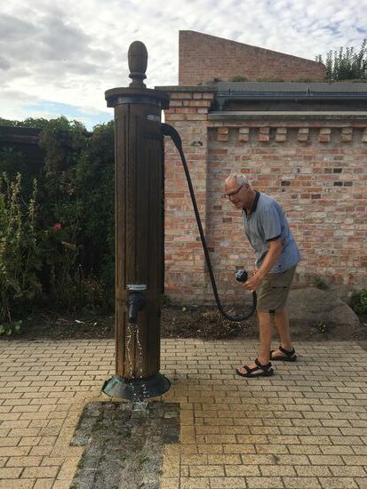 Alte Wasserpumpen, die noch perfekt funktionieren