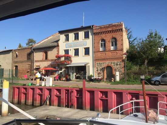 Herrlicher Morgen vor unserer Eisdiele, wie in Griechenland....