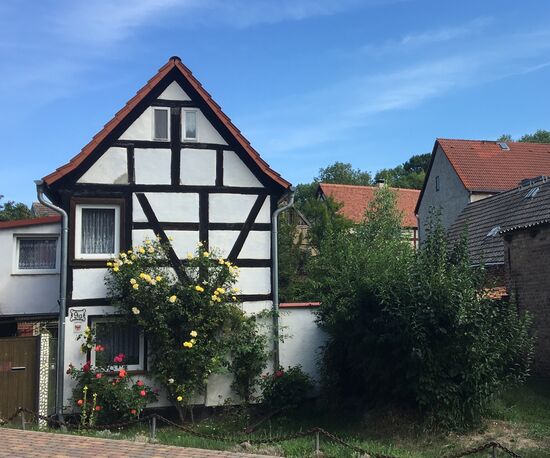 Immerhin ab und zu ein hübsches Haus