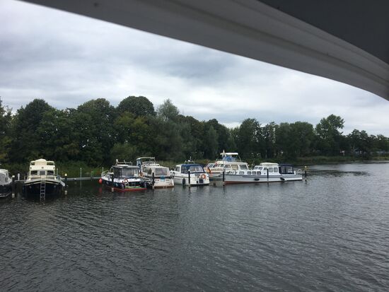 Blick zurück auf den Liegeplatz im Lehnitzsee