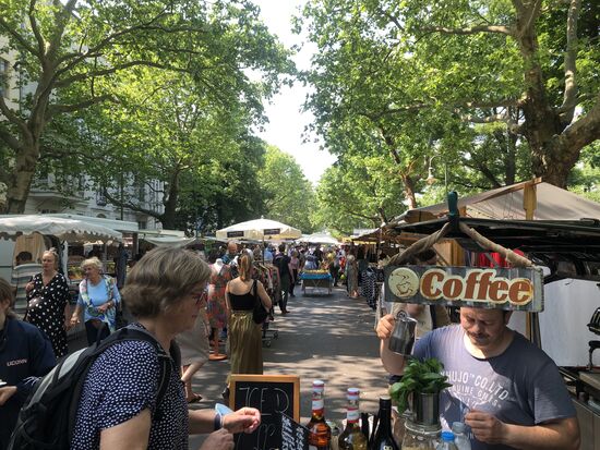 Samstag-Markt auf dem Kollwitzplatz, eigentlich wie immer