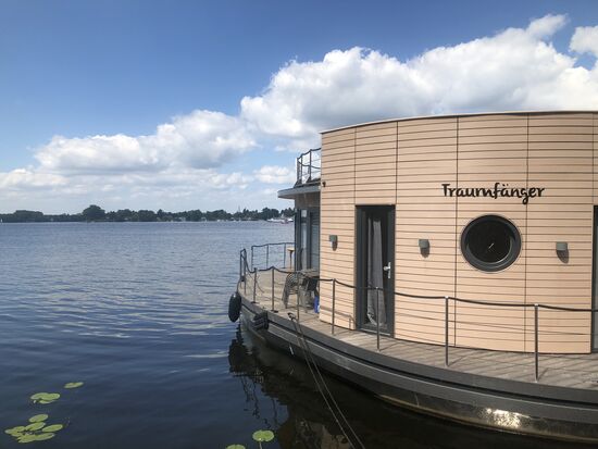 Hausboote am Steg