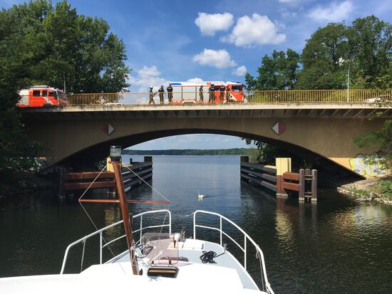Ausfahrt mit Schwan und Feuerwehr...